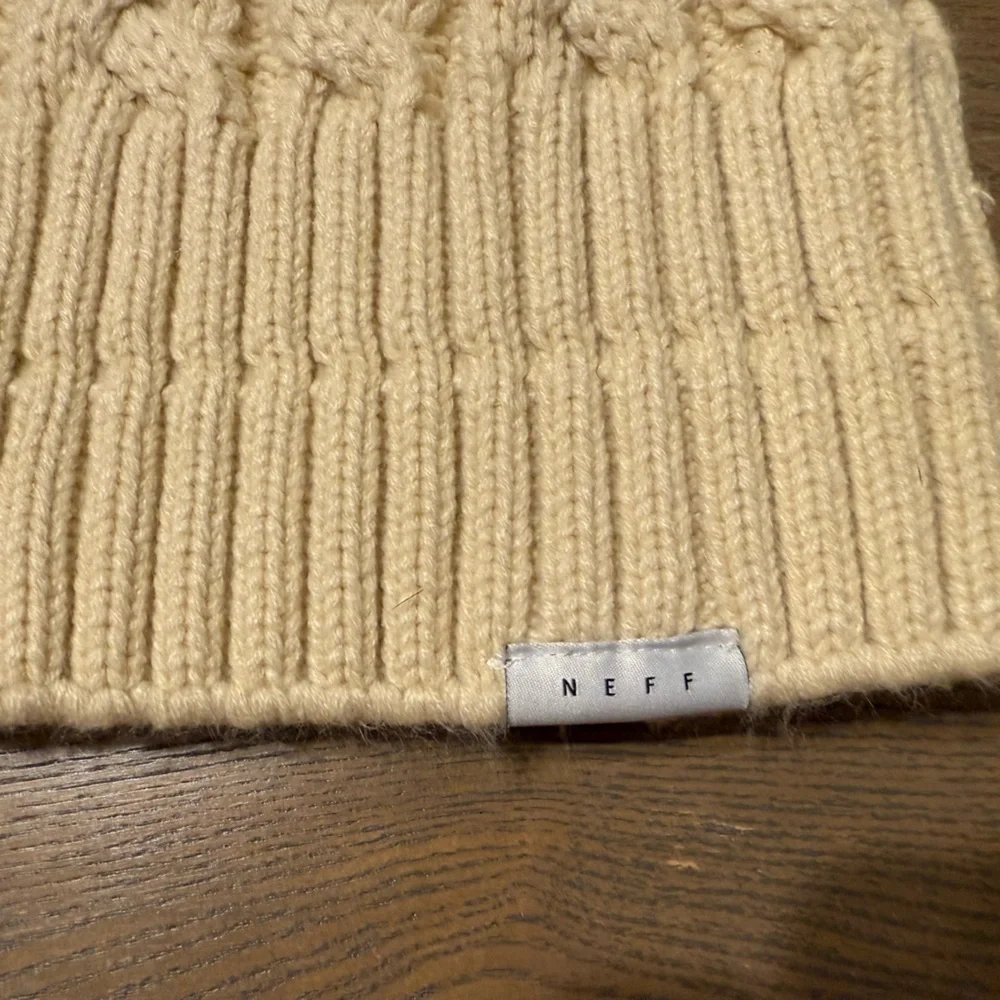 Neff Unisex Adult Kaycee Beanie OSFA Ivory Pom Pom Cable Knit